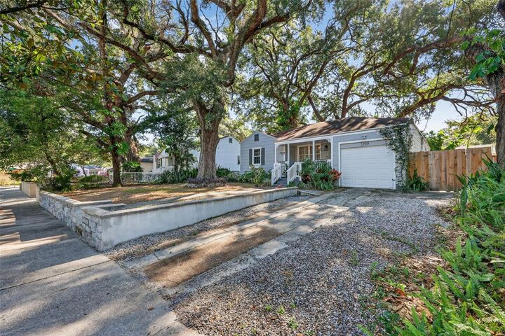 Property Photo:  1209 E Crenshaw Street  FL 33604 