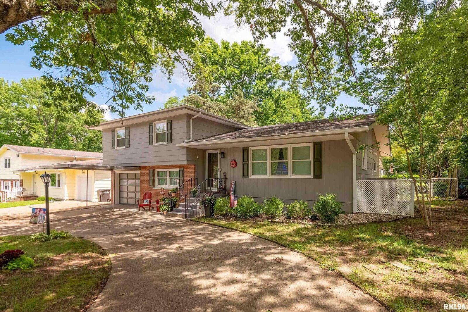 Property Photo: 905 S Glenview Drive IL 62901