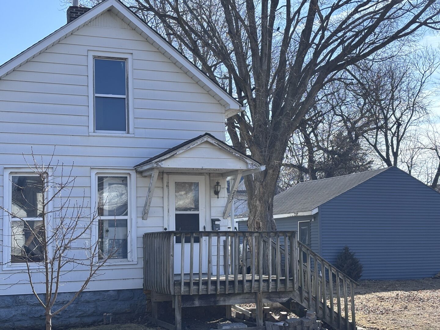 Property Photo:  2231 Pershing Blvd Boulevard  IA 52732 