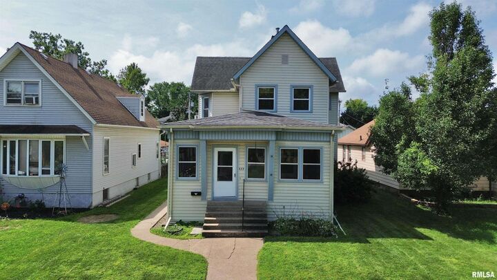 Property Photo:  633 4th Avenue S  IA 52732 