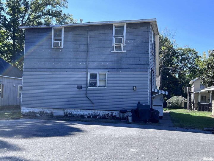 Property Photo:  105 S Forest Avenue  IL 62901 