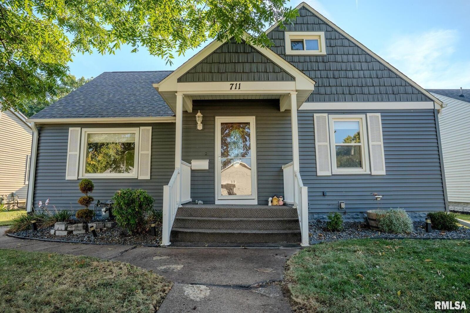 Property Photo: 711 3rd Avenue IA 52730