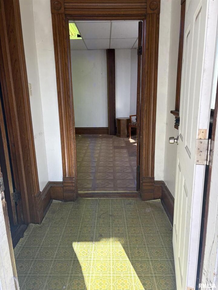 Property Photo:  552 11th Avenue S  IA 52732 