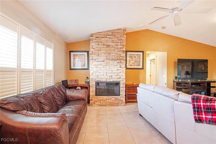 Property Photo:  723 SE 9th Avenue  FL 33990 