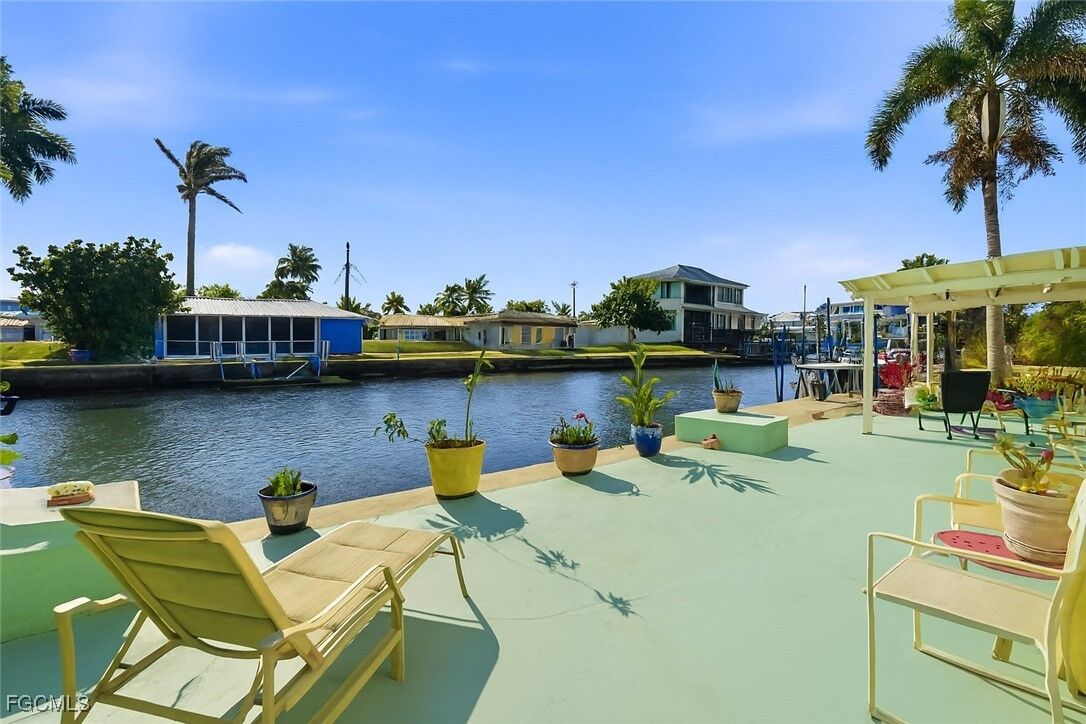 Property Photo:  2607 Bayshore Drive  FL 33993 