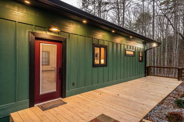 Property Photo: 307 Ross Road GA 30559