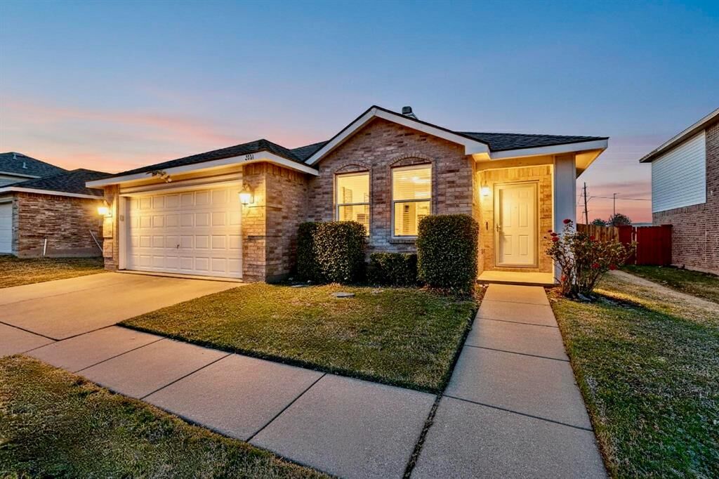 Property Photo: 2016 Swenson Court TX 75052