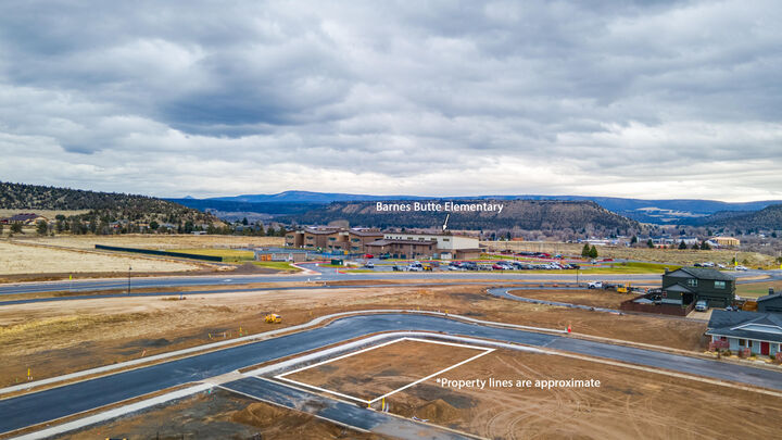 Property Photo:  850 NE Discovery Loop Tl9500  OR 97754 