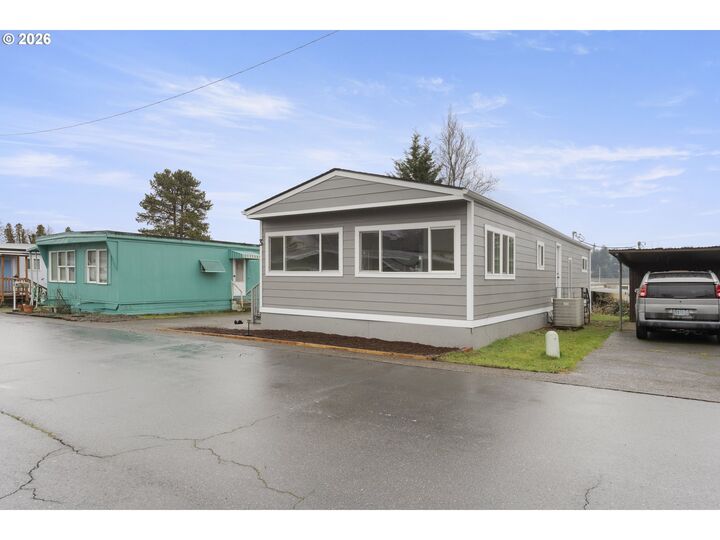 Property Photo: 4424 SE Roethe Rd 3 OR 97267