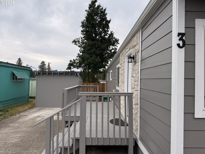 Property Photo: 4424 SE Roethe Rd 3 OR 97267