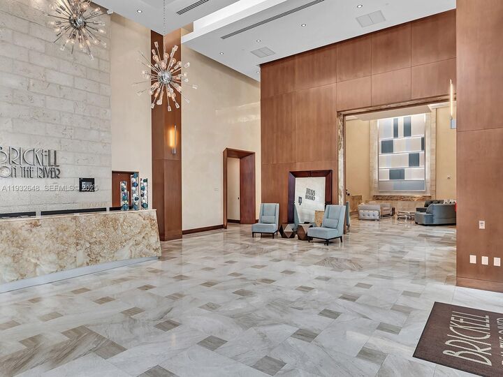 Property Photo:  31 SE 5th St 2911  FL 33131 