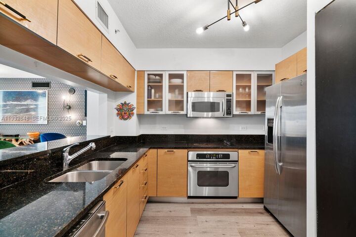 Property Photo:  31 SE 5th St 2911  FL 33131 