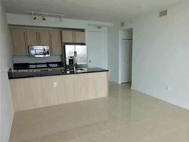 Property Photo: 79 SW 12 St 3502-S FL 33130