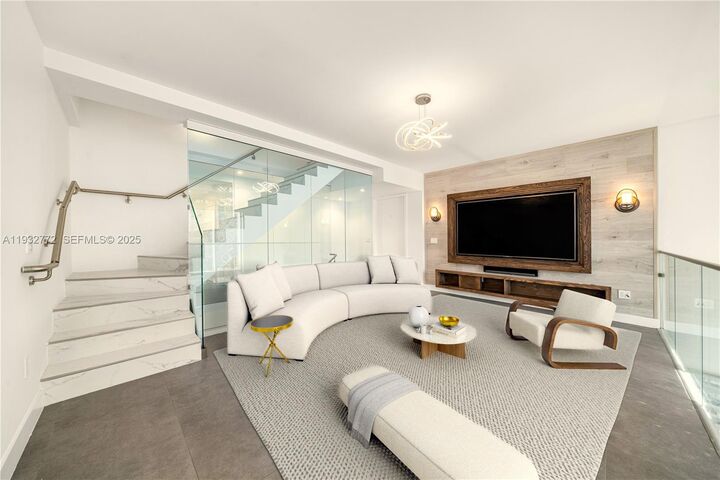 Property Photo:  455 NE 39th St 202  FL 33137 