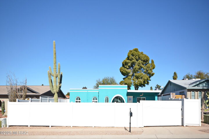 Property Photo:  4080 W Magee Road  AZ 85741 