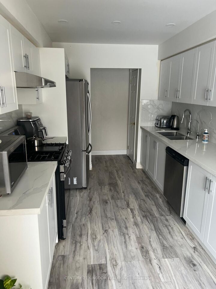 Property Photo:  547 Dorchester Drive  ON L1J 6L3 