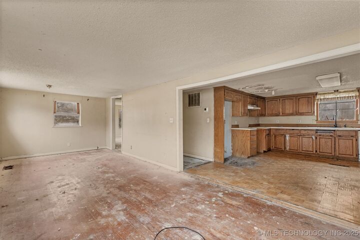 Property Photo: 207 S Bixby Street OK 74429