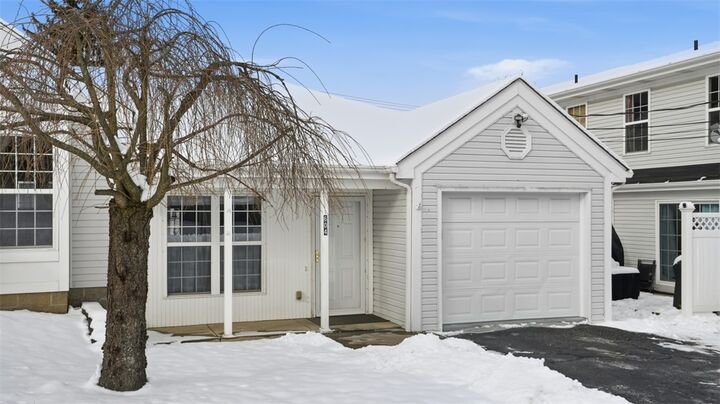 Property Photo:  604 Elm Way  PA 15108 