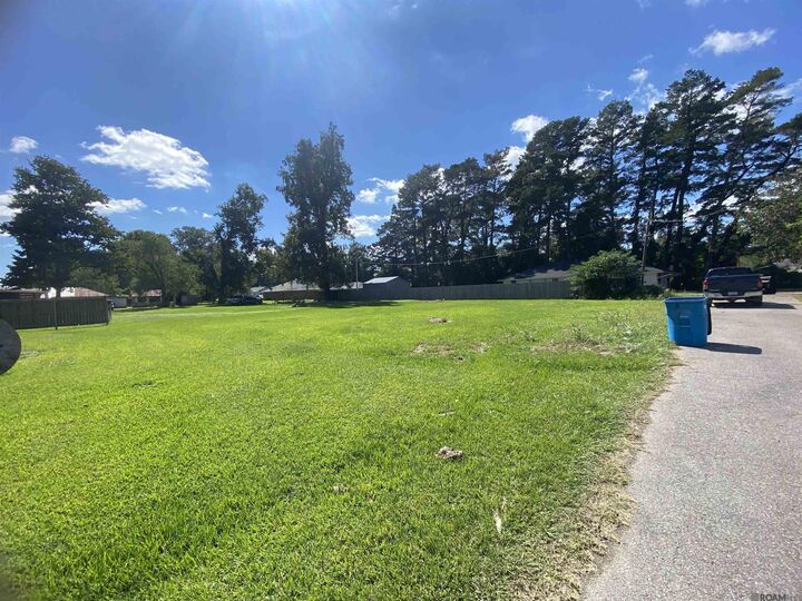 Property Photo:  607 Earl St  LA 70760 