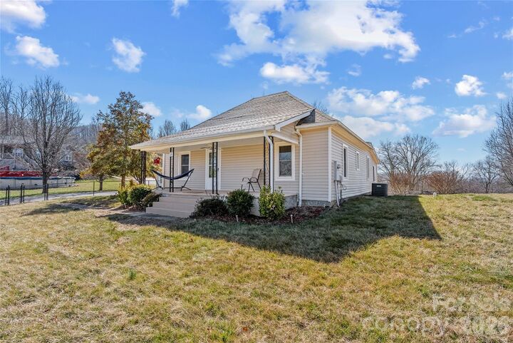 Property Photo:  21 Ben Owenby Road  NC 28730 