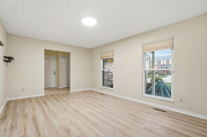 Property Photo:  2800 Amana Court  OH 43235 