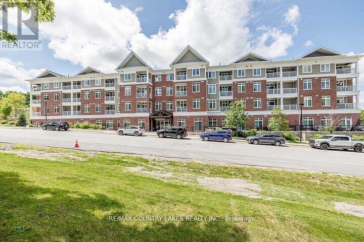 Property Photo:  40 Horseshoe Boulevard 203  ON L4M 4Y8 