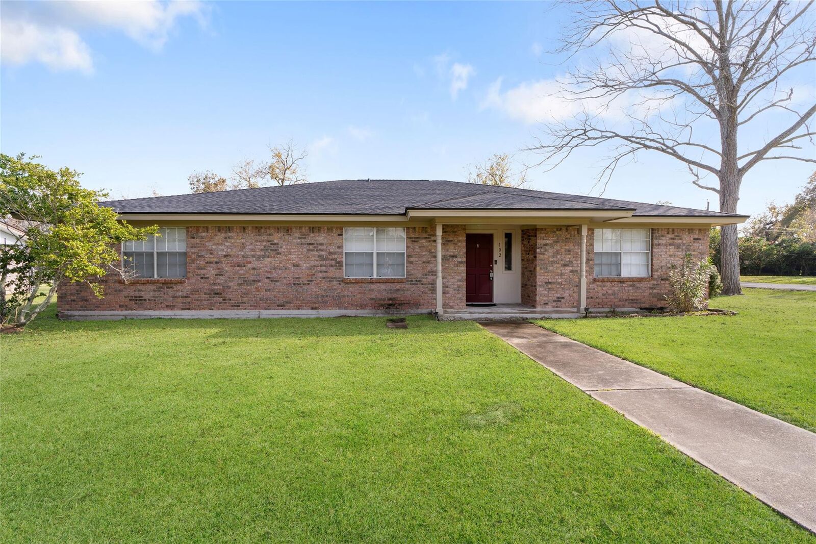 Property Photo:  102 N Bow Drive  TX 77541 