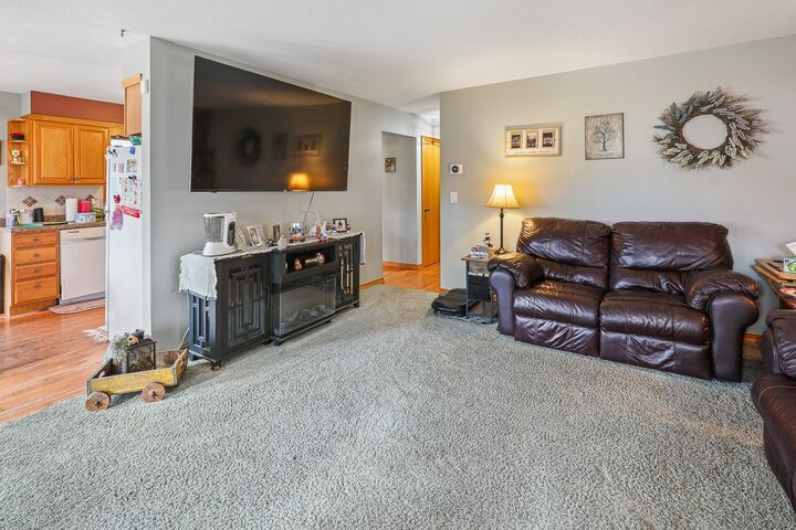 Property Photo:  100 Vermeer Road  IA 50219 