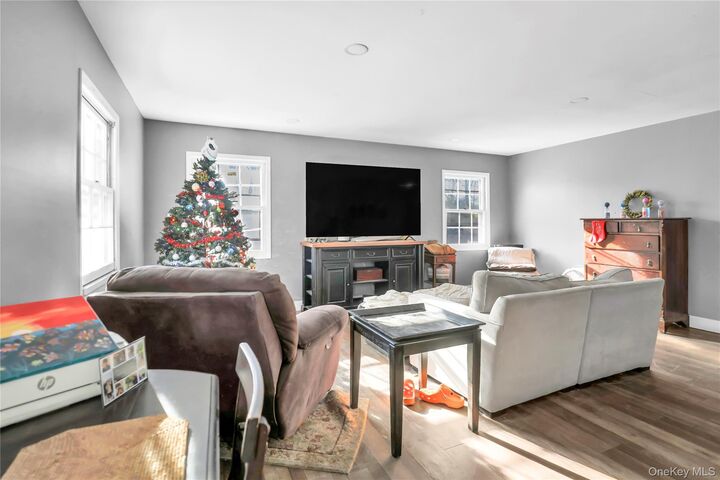 Property Photo:  11 Seward Lane  NY 11790 