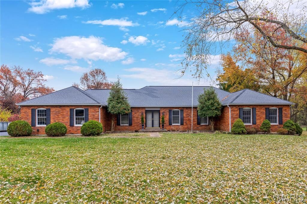 Property Photo:  318 Pebble Valley Drive  MO 63141 