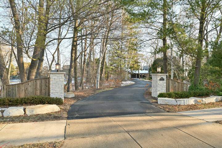 Property Photo:  4686 N Lake Dr  WI 53211 