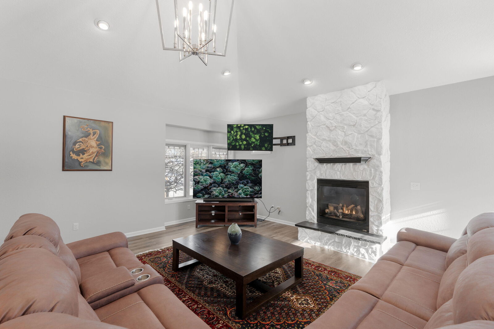 Property Photo:  1910 Valley Ct  WI 53024 