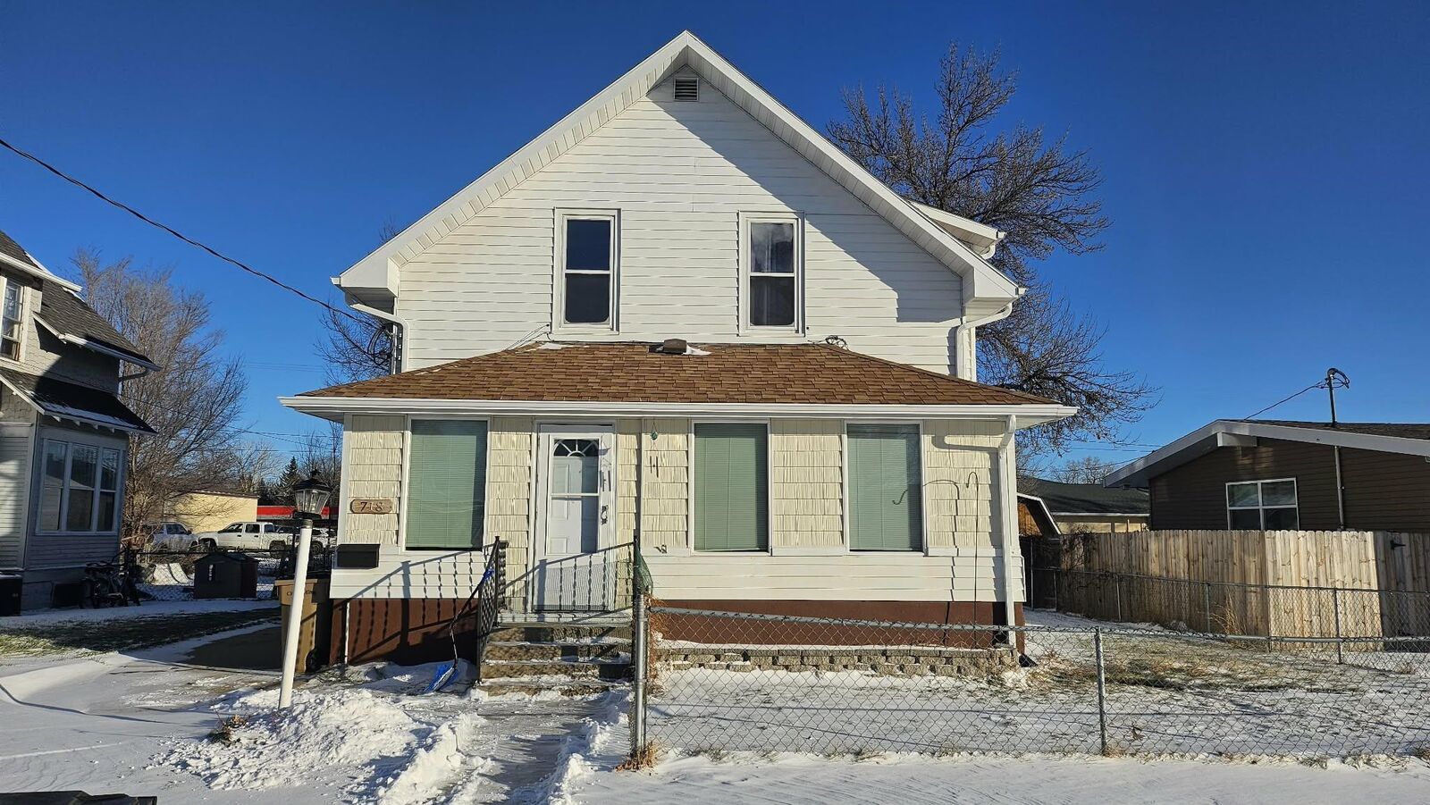 Property Photo:  718 3rd St NW  ND 58703 