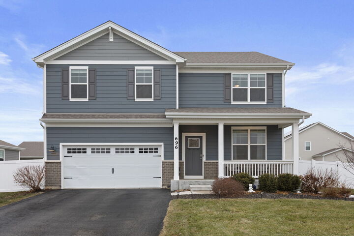 Property Photo:  696 Kentshire Circle  IL 60124 