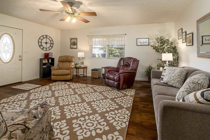 Property Photo: 1002 E Main Street IL 62896