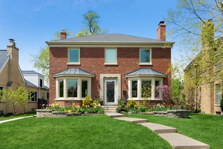 Property Photo:  1221 N East Avenue  IL 60302 