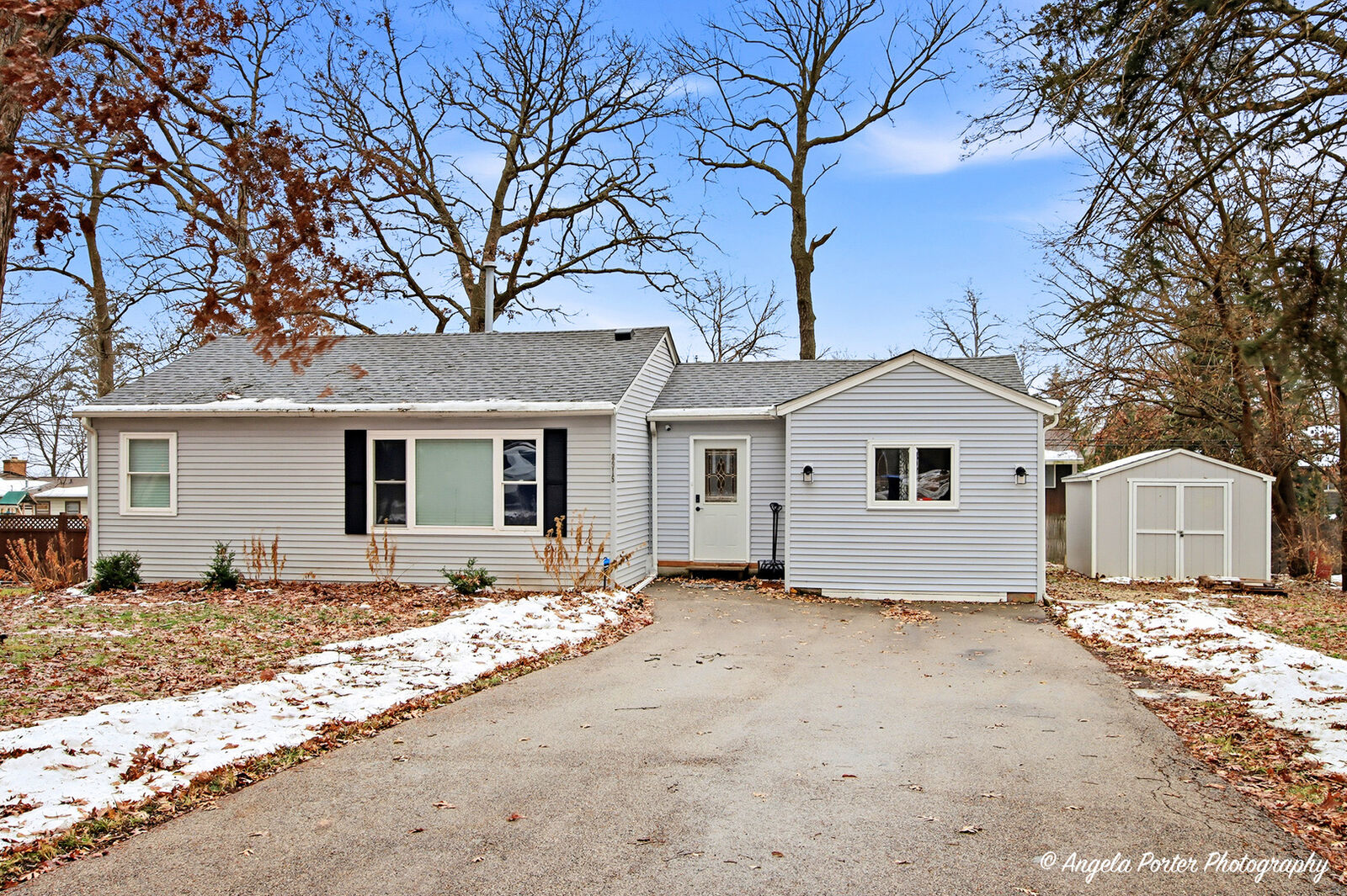 Property Photo:  8915 Pine Avenue  IL 60097 