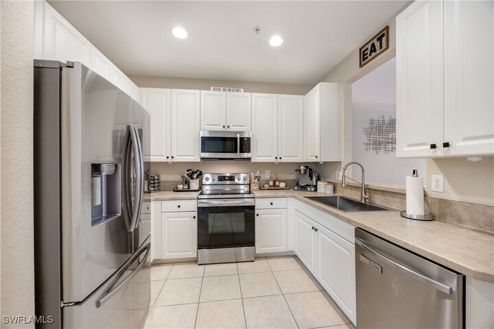 Property Photo:  1320 Mariposa Circle 104  FL 34105 