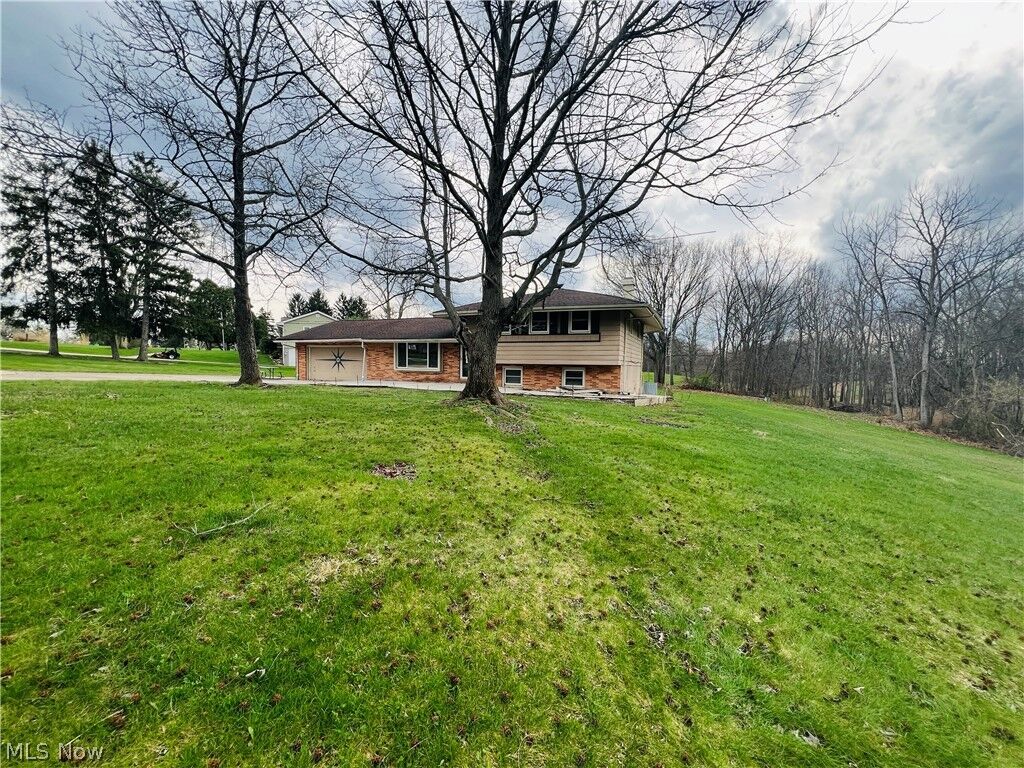 Property Photo:  7360 N Meadowpark Drive  OH 44146 