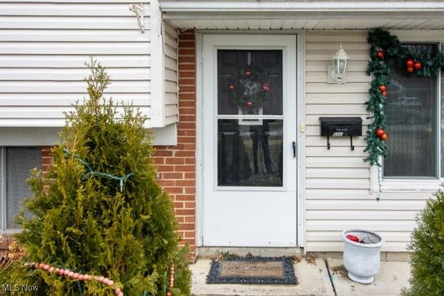 Property Photo:  5821 Joanne Court  OH 44039 