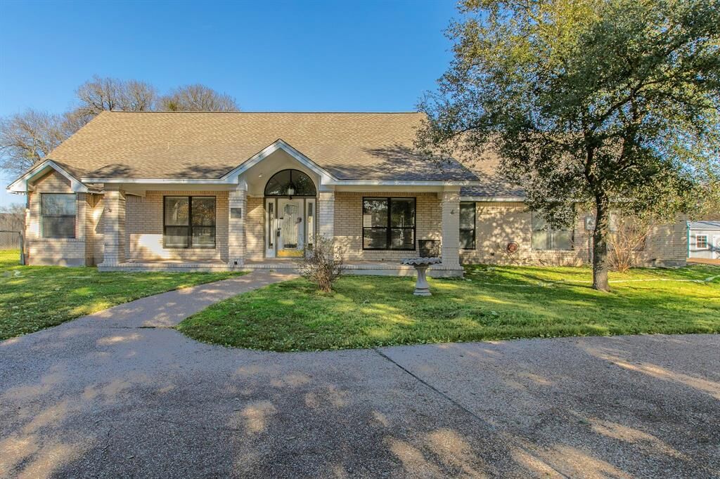 Property Photo:  100 Spring Oak Street  TX 76705 
