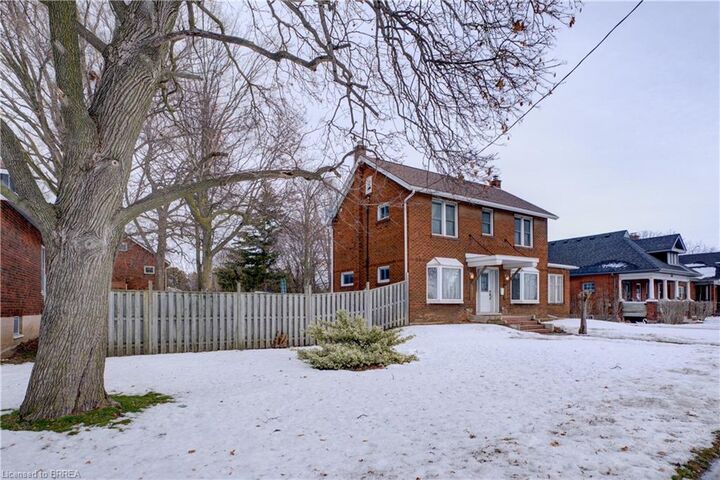Property Photo:  688 Colborne Street  ON N3S 3R1 