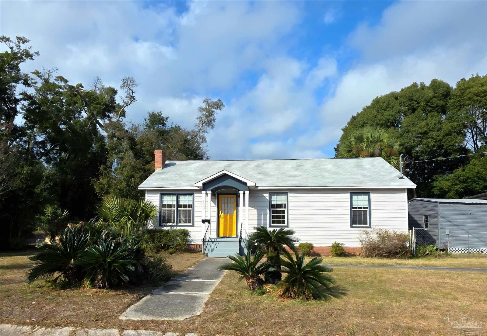 Property Photo:  120 W Lakeview Ave  FL 32501 