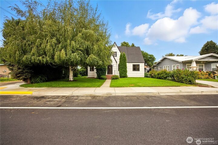 Property Photo:  417 N Columbia Street  WA 98816 