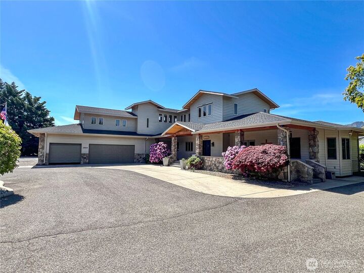 Property Photo:  2860  Riverwalk Place  WA 98802 