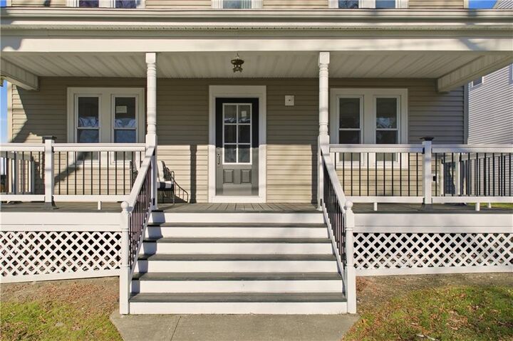 Property Photo:  85 Bay View Avenue  RI 02809 