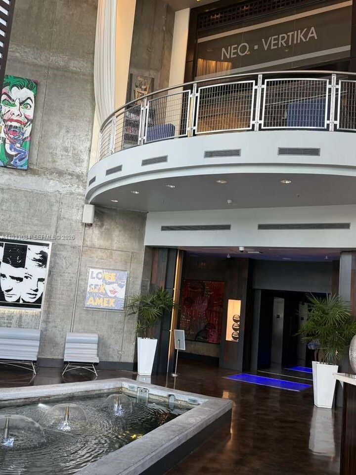 Property Photo:  690 SW 1st Ct 1724  FL 33130 