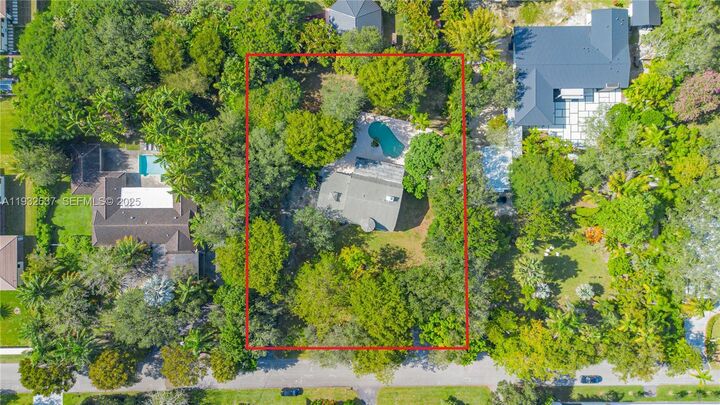 Property Photo: 10900 SW 90th Ave FL 33176