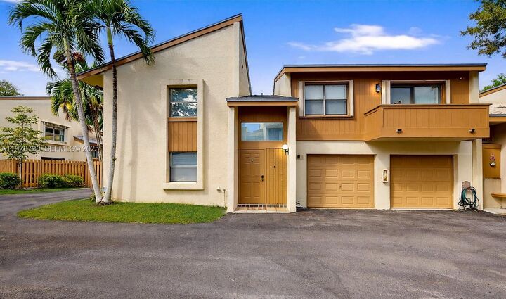 Property Photo: 11482 SW 109th Rd 29C FL 33176