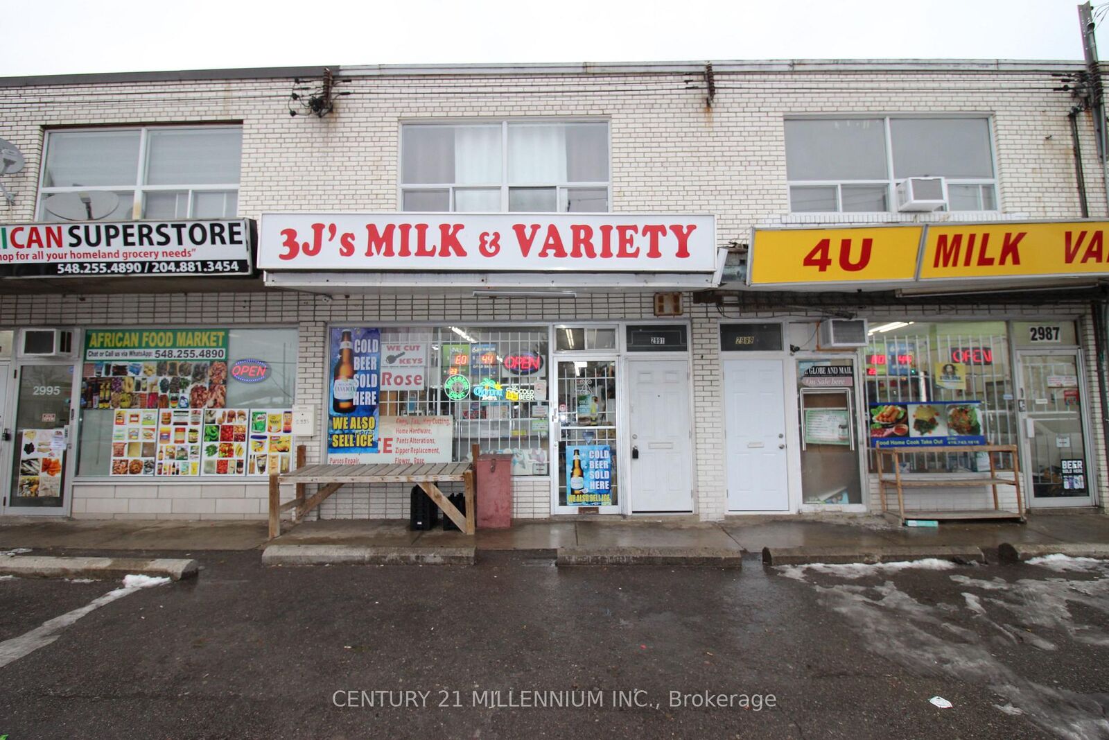 Property Photo:  2991 Islington Avenue Upper  ON M9L 2K9 